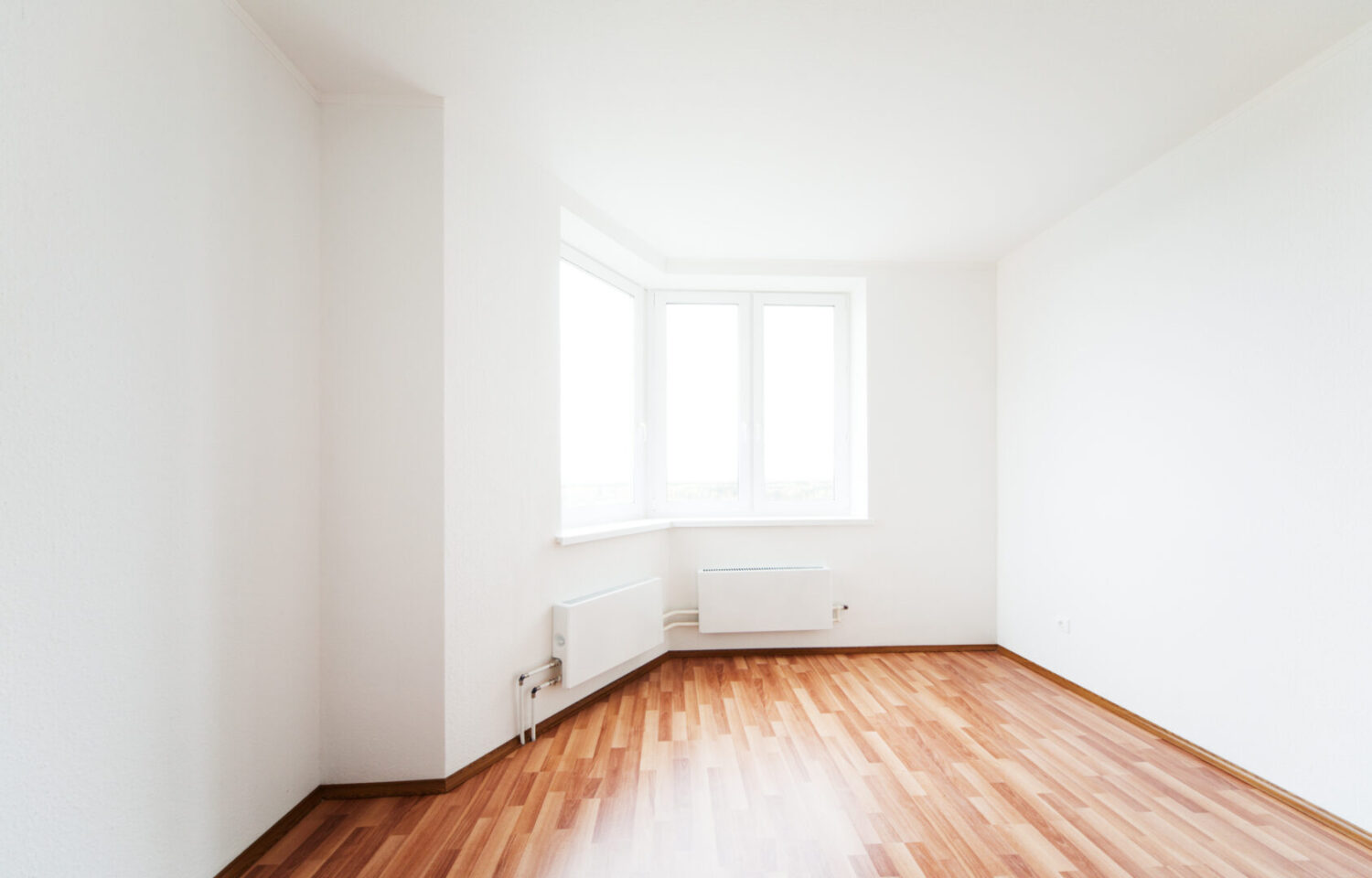 empty white room with window